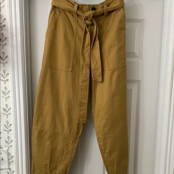 Tan Ankle Baggy Cropped Cargo Pants with Modern Silhouette. NWOT never worn - Picture 1 of 9